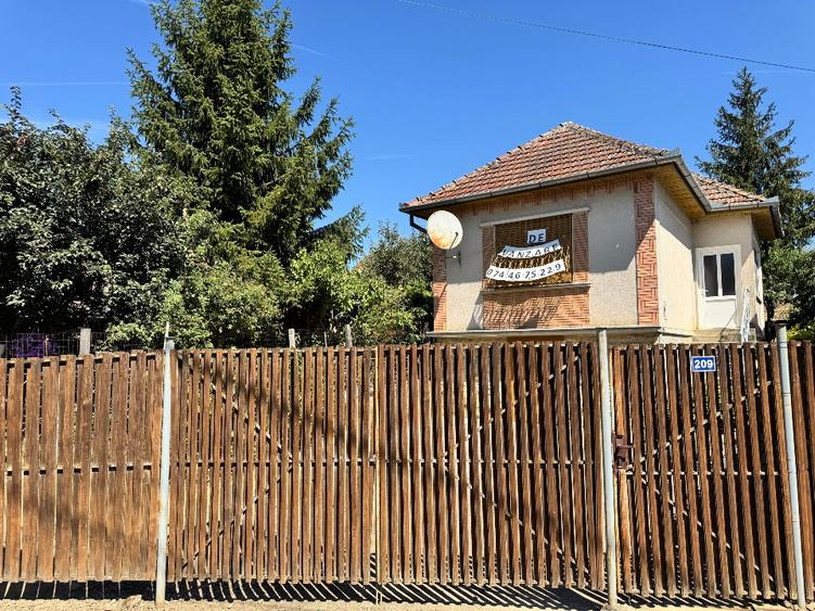 Casă individuală cu 3 camere cu Teren 1190 Mp în Periferie