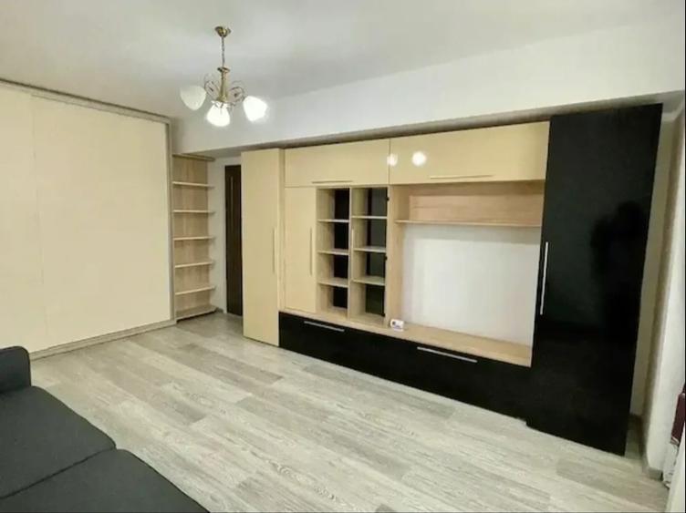 Apartament cu 2 camere decomandat în Nicolina