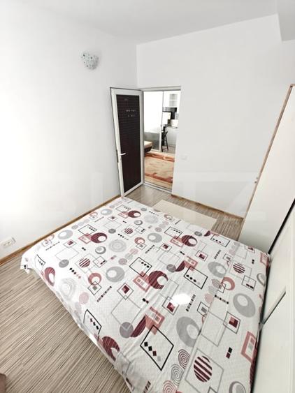 Apartament cu 3 camere semidecomandat, mobilat în Găvana