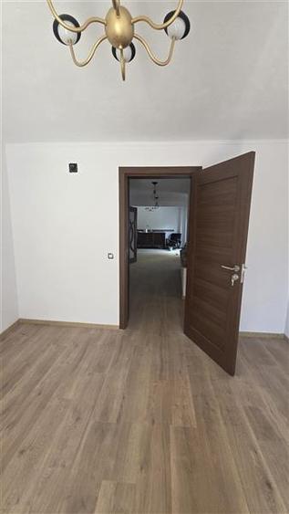 Casă individuală cu 6 camere cu Teren 341 Mp în 1 Mai