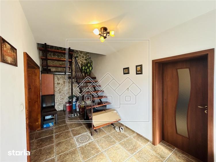 Casă cu 3 camere cu Teren 403 Mp în Gușterița