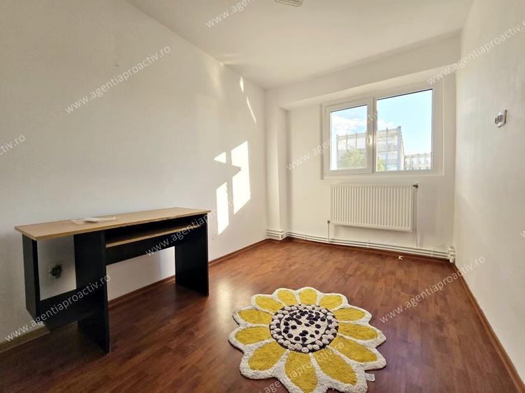 Apartament cu 4 camere decomandat în Port
