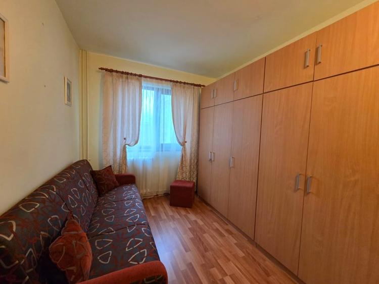 Apartament cu 3 camere semidecomandat, mobilat în Alexandru cel Bun