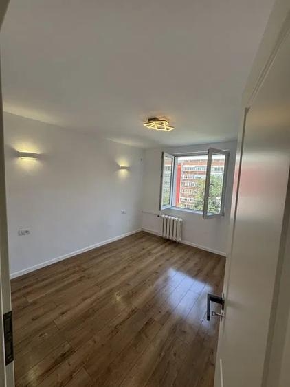 Apartament cu 3 camere decomandat în Ștefan cel Mare
