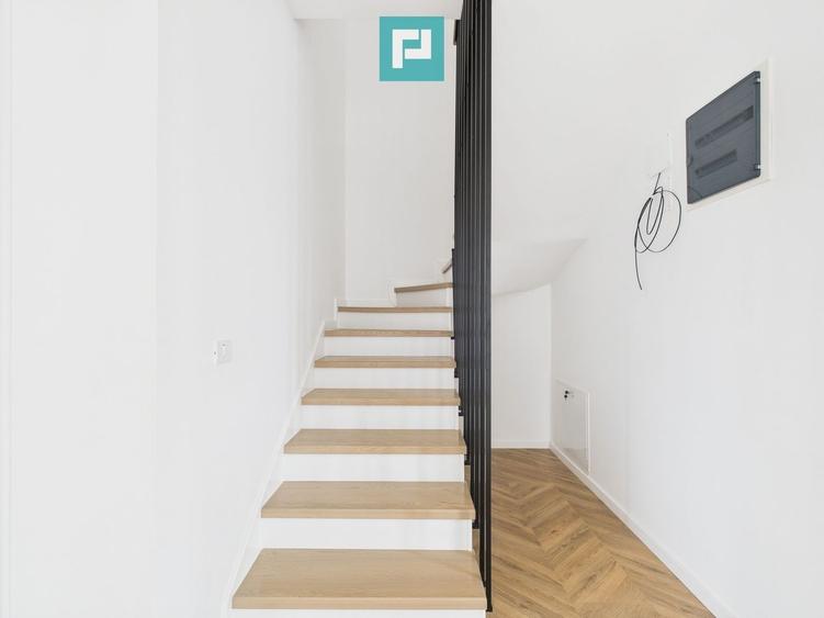 Duplex cu 5 camere cu Canalizare în Dumbrăvița