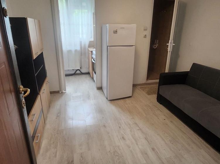 Garsonieră decomandată în Titan
