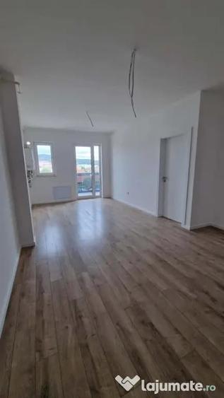 Apartament cu 2 camere decomandat în Vest