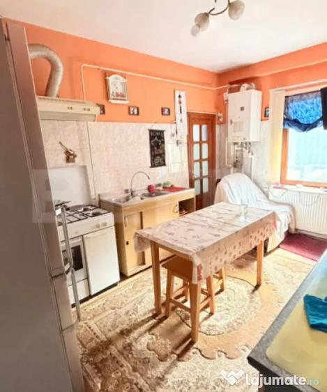 Casa cu teren generos de 800 mp, la strada principala in - 9