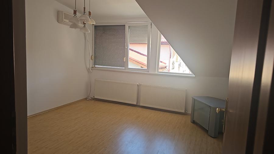 Casă cu 5 camere în Central