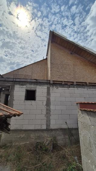 Casă individuală cu 4 camere cu Canalizare în Lumina