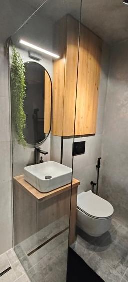 Apartament cu 3 camere semidecomandat, mobilat în Romanilor