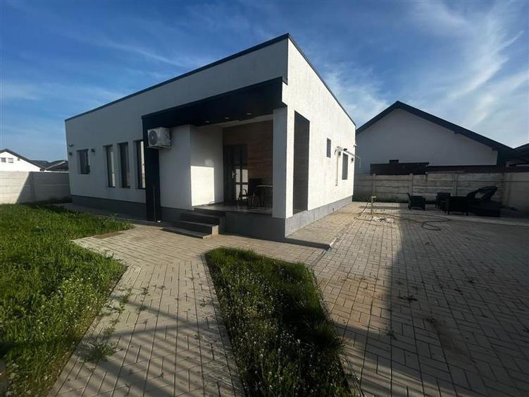 Casă individuală cu 4 camere cu Canalizare în Central