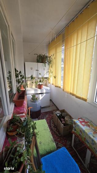 Apartament cu 4 camere semidecomandat în Colentina