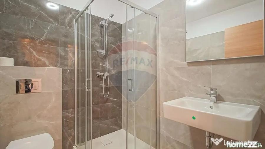 Apartament cu 3 camere decomandat în Tractorul