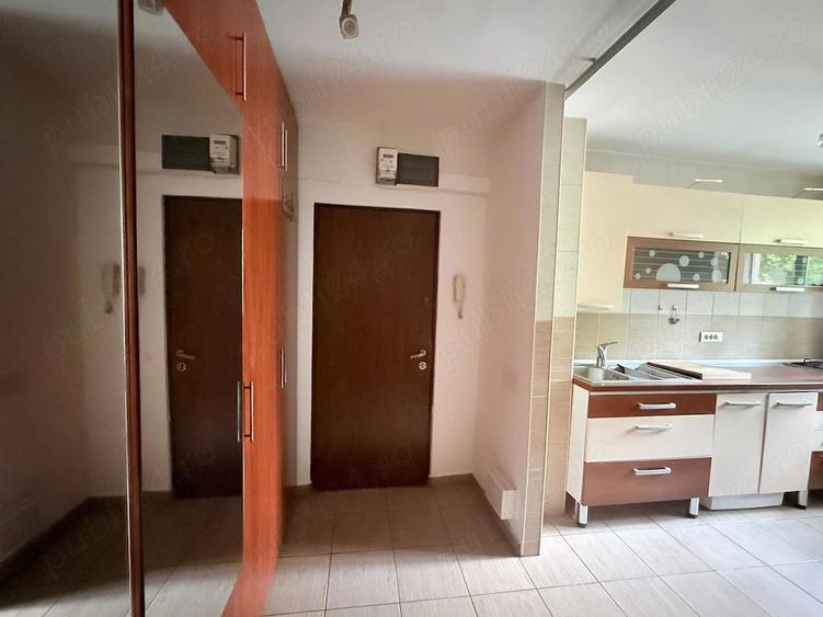 Apartament cu 3 camere semidecomandat, mobilat în Drumul Taberei