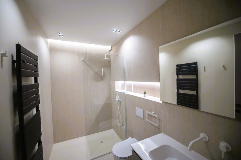Apartament cu 3 camere decomandat, mobilat în Central