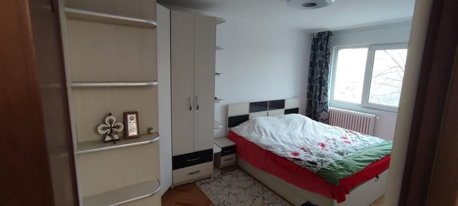 Apartament cu 3 camere semidecomandat în Gorjului