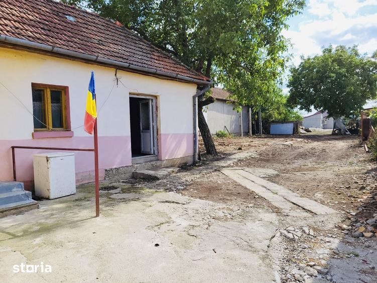 Casă cu 4 camere cu Teren 700 Mp în Rontău