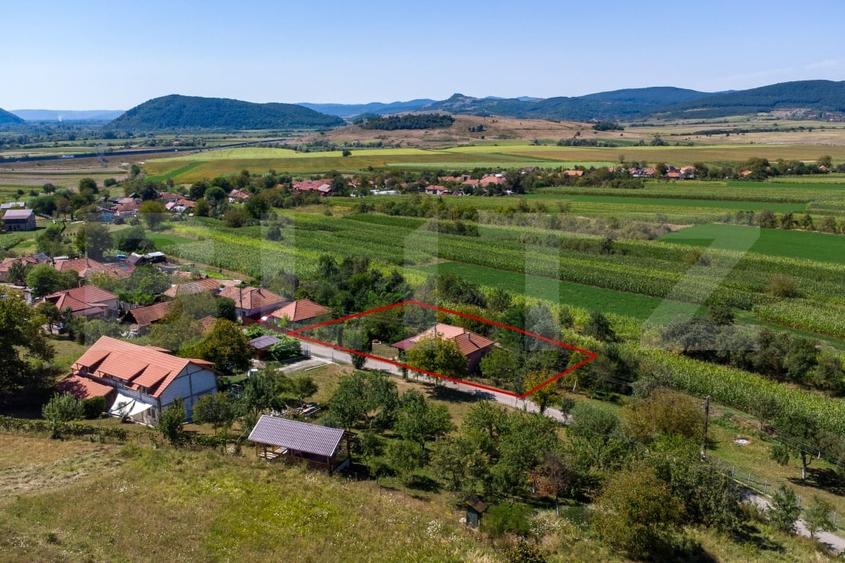 Casă individuală cu 3 camere cu Teren 4000 Mp în Rovina (Brănișca)