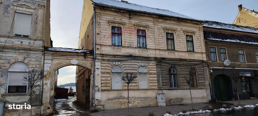 Apartament cu 4 camere, mobilat în Central
