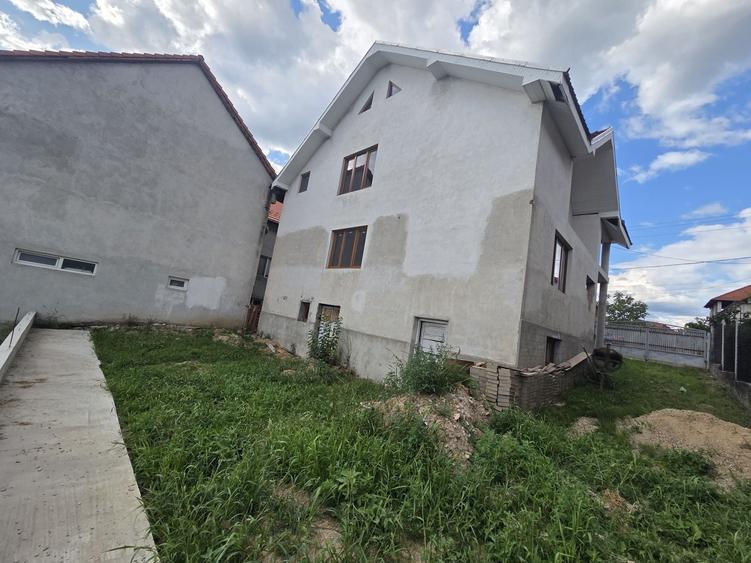 Casă cu 4 camere în Central