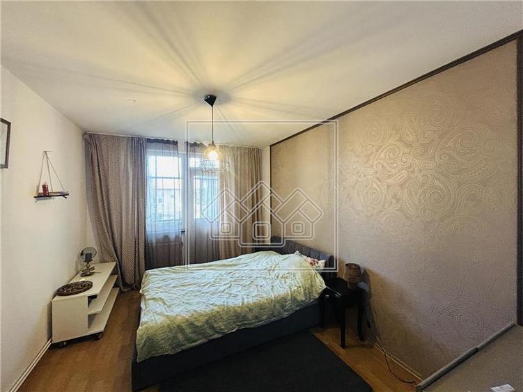 Apartament cu 2 camere semidecomandat în Cedonia