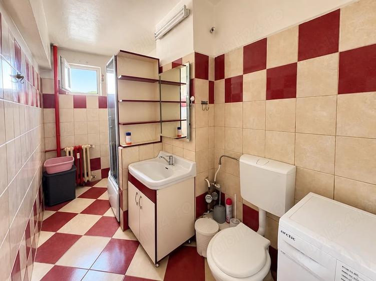 Apartament cu 3 camere decomandat în Central