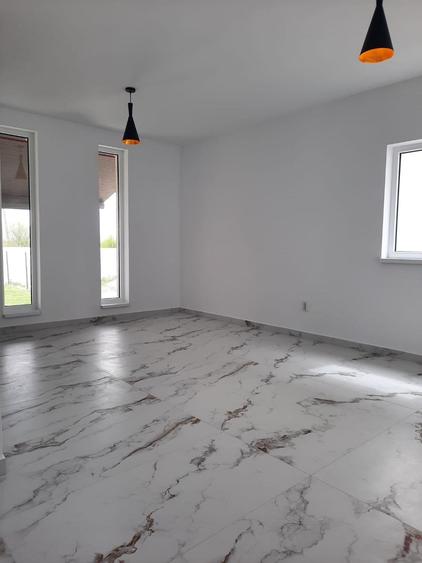 Casă individuală cu 5 camere cu Teren 440 Mp în Săbăreni