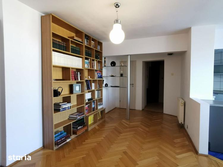 Apartament cu 3 camere decomandat, mobilat în Central