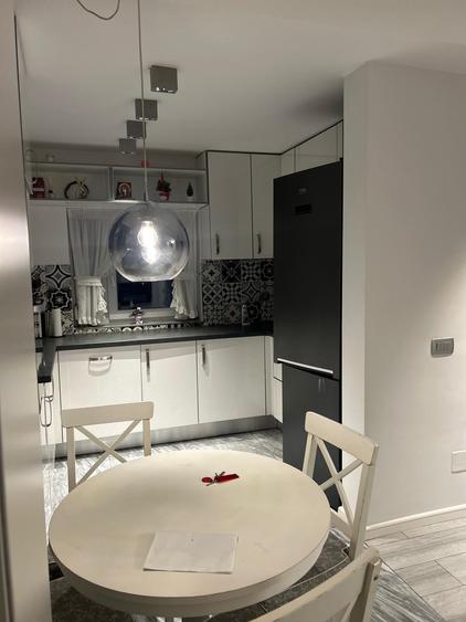 Apartament cu 3 camere decomandat, mobilat în Central