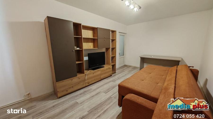 Apartament cu 3 camere decomandat în Micro 17
