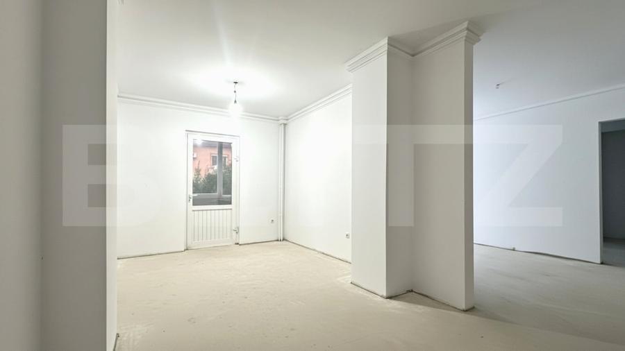 Apartament cu 4 camere decomandat în Decebal