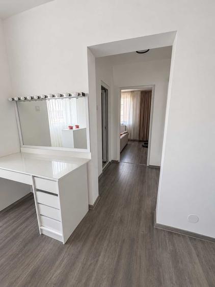 Apartament cu 3 camere semidecomandat în Trivale