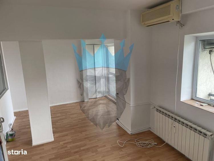 Apartament cu 3 camere în P-ța Alba Iulia