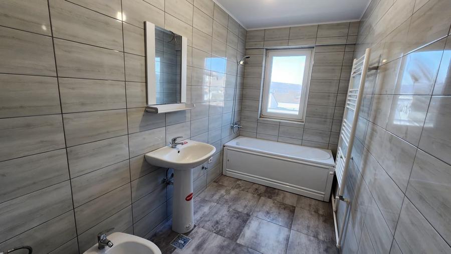Apartament cu 2 camere decomandat în Bucium