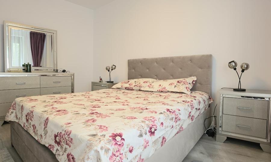Apartament cu 2 camere semidecomandat în 1 Decembrie