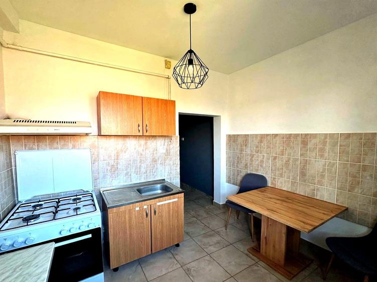 Apartament cu 2 camere decomandat, mobilat în Aeroport
