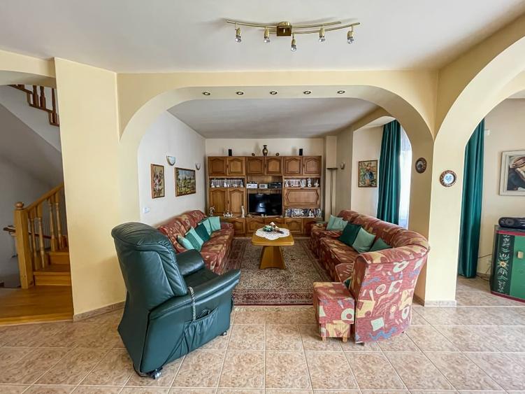 Casă individuală cu 5 camere cu Teren 1700 Mp în Nord-Est