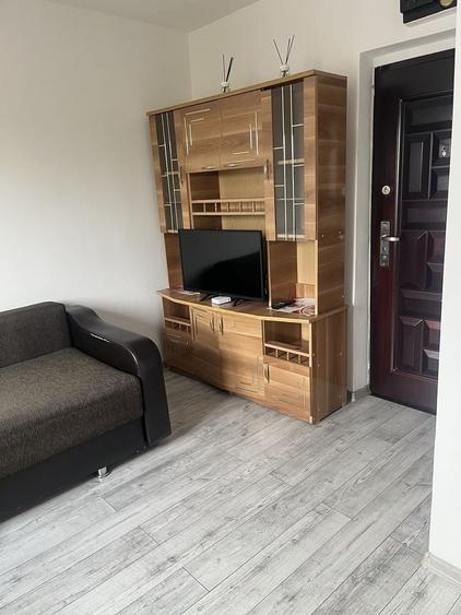 Garsonieră în Vest
