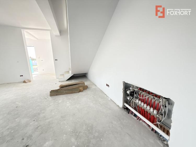 Duplex cu 4 camere cu Canalizare în Săcălaz