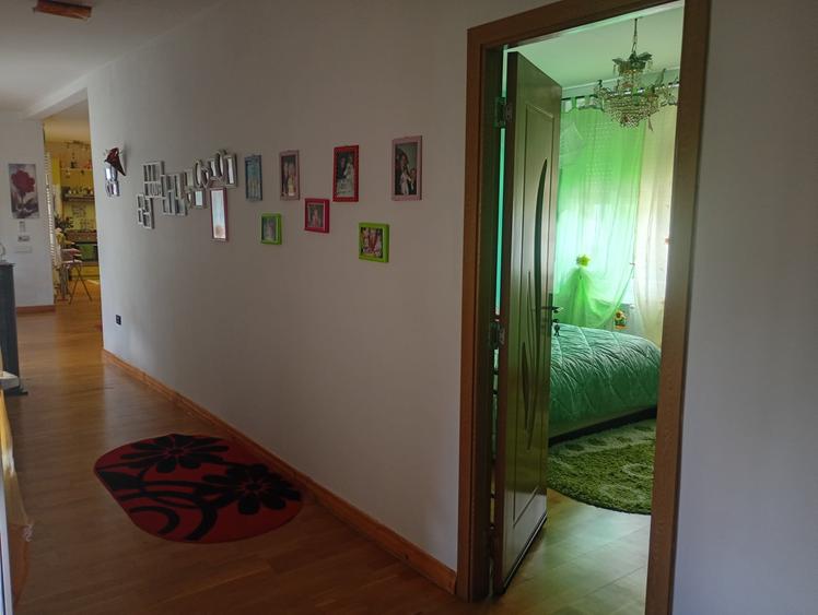 Casă individuală cu 8 camere cu Teren 340 Mp în Central