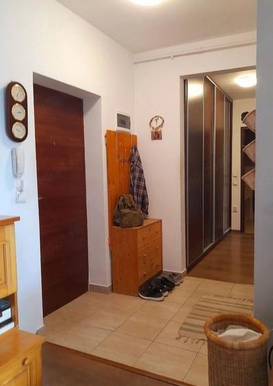Apartament cu 3 camere decomandat în Exterior Vest
