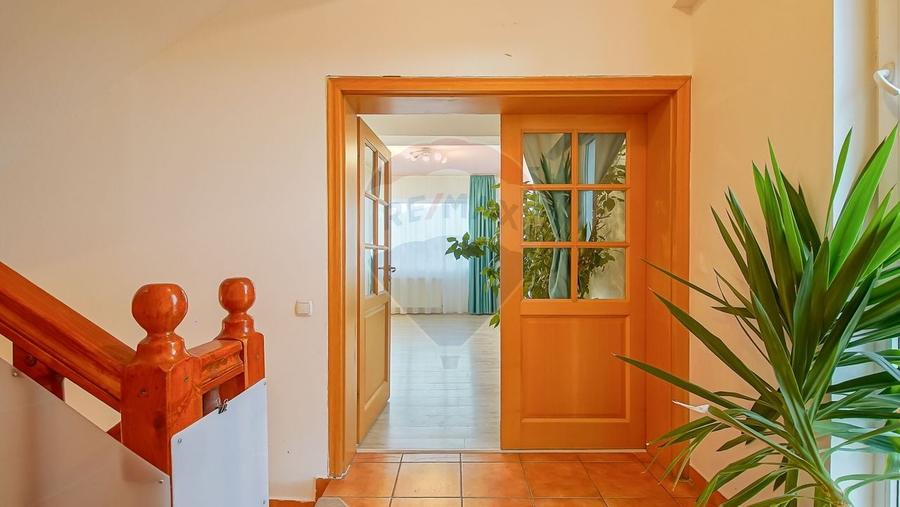 Casă individuală cu 6 camere cu Teren 300 Mp în Blumăna