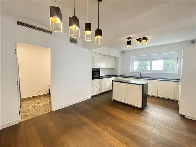 Duplex cu 6 camere cu Garaj în Herăstrău