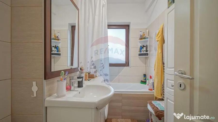 Apartament cu 3 camere decomandat în Sânpetru