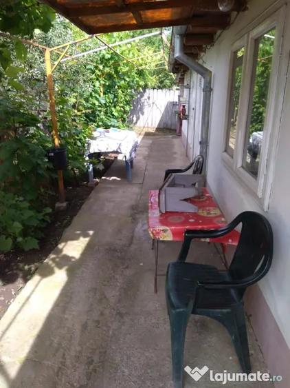 Casă cu 7 camere în Văcăreni