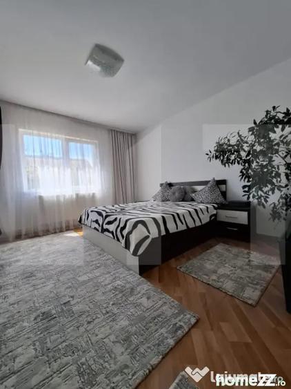 Casă cu 7 camere cu Teren 4600 Mp în Central