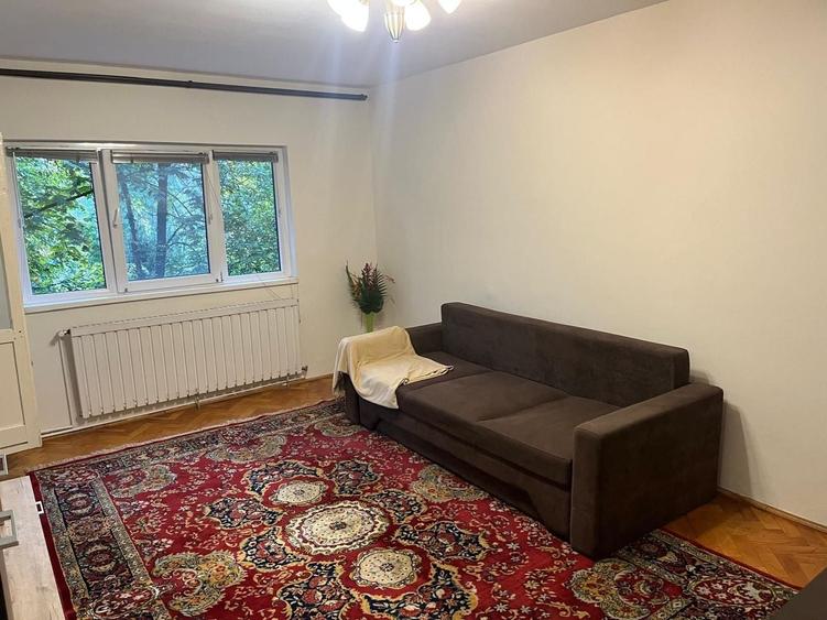 Apartament cu 3 camere decomandat în Aradului
