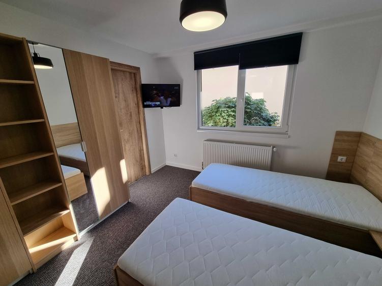 Apartament cu 3 camere decomandat în Exterior Vest