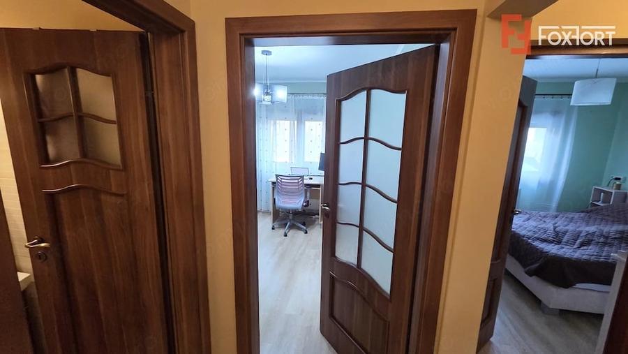 Apartament cu 3 camere decomandat în Torontalului